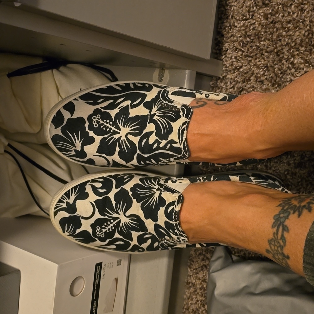 Prada hawaiian 🌺 floral slip ons 7 - Picture 3 of 13